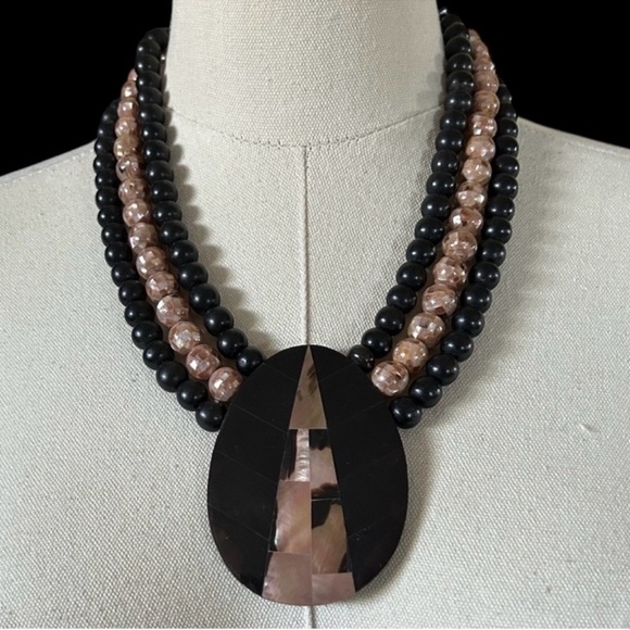 Very pretty black & pink inlay triple strand 1980s statement necklace. - Picture 1 of 6